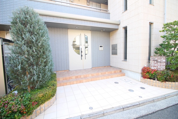 エントランス部分 ベリ－コ－ト