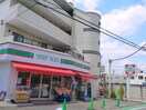 ローソンストア100 柴崎駅南口店(コンビニ)まで300m グレイスハイム