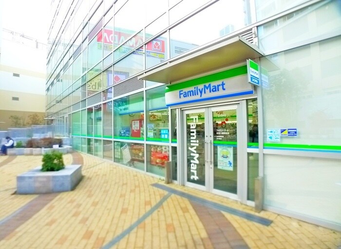 Family Mart(コンビニ)まで650m Ts FLAT