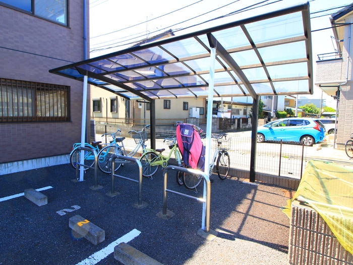 駐輪場 シャイニングフォールズ