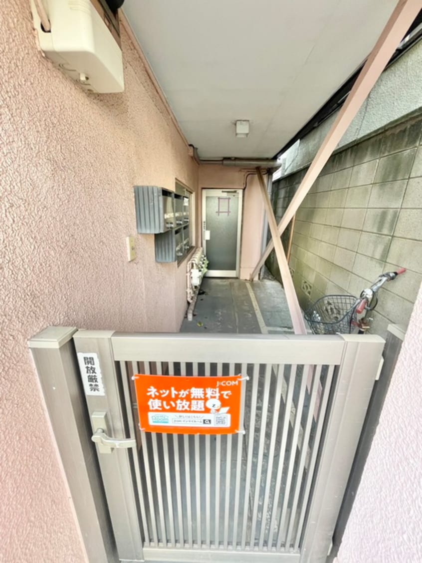 エントランス部分 ルミエール赤羽