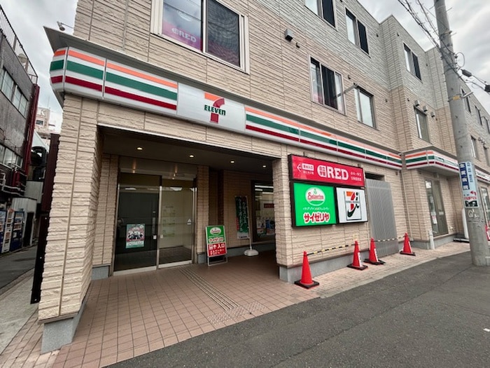 セブンイレブン横浜京急生麦駅前店(コンビニ)まで256m ライオンズマンション生麦(705)