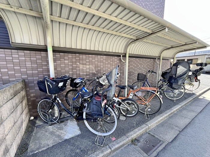 駐輪場 ロイヤルハイツドモン