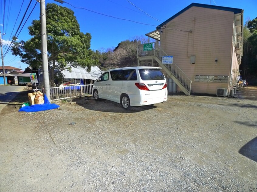 駐車場 メゾンアバ－ロ