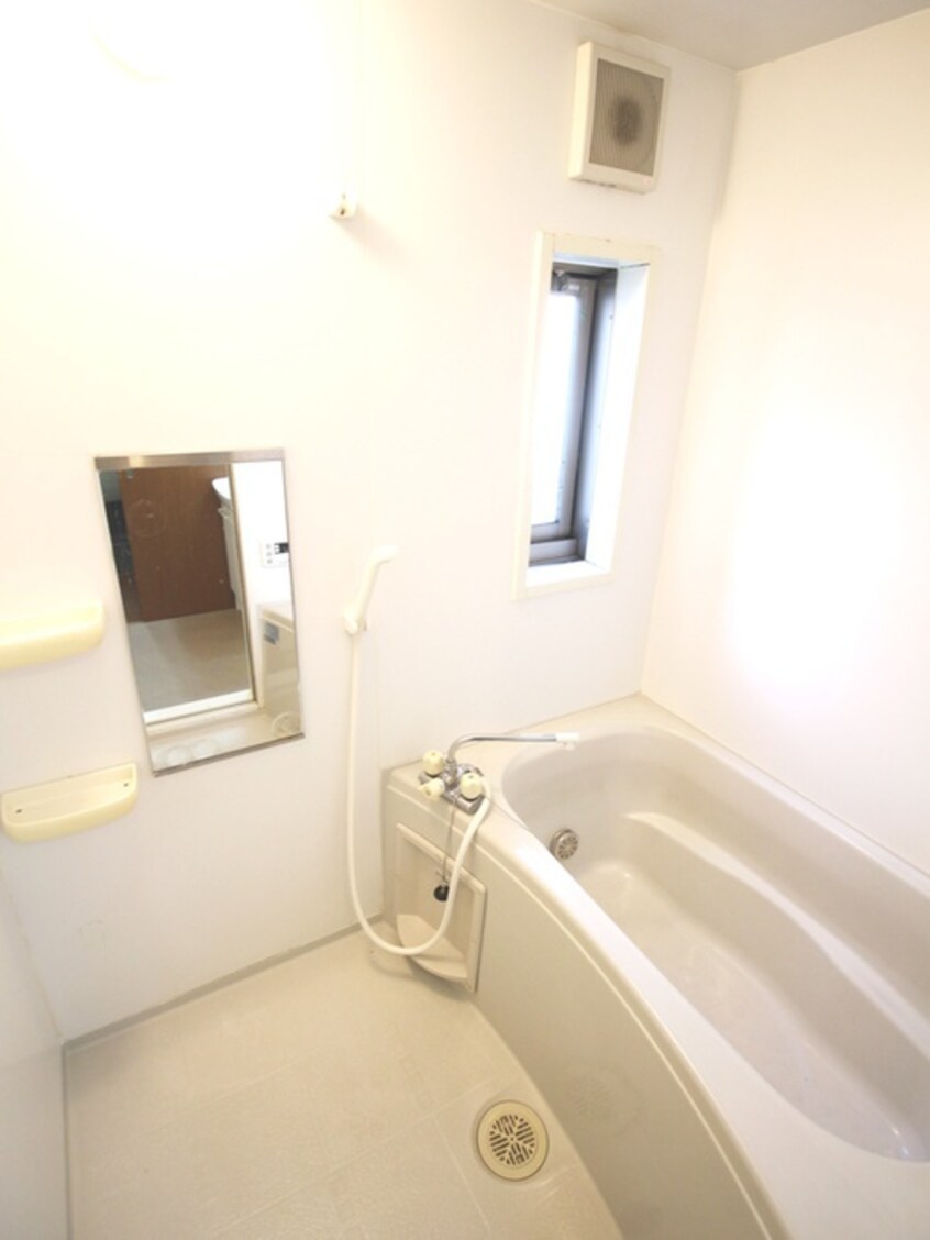 バス／シャワールーム等 アルストロメリアⅡ