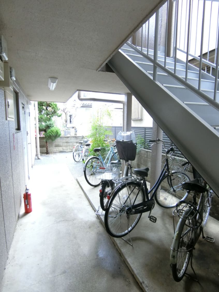 駐輪場 コ－ポリバ－スト－ン