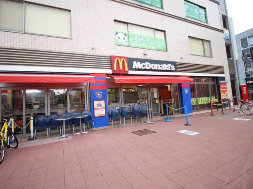 マクドナルド飛田給駅前店(ファストフード)まで900m ｴｸｾﾗｰｼﾞｭ府中白糸台（804）