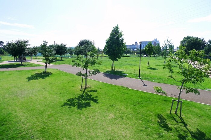 東伏見公園(公園)まで600m コ－ポ岩崎