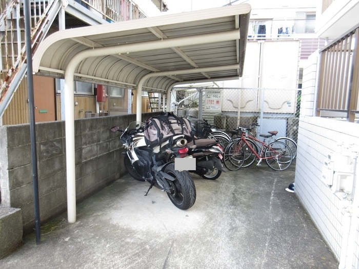 駐輪場 ペルテいぶき野