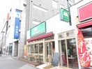 モスバーガー十日市場駅前店(ファストフード)まで727m ペルテいぶき野