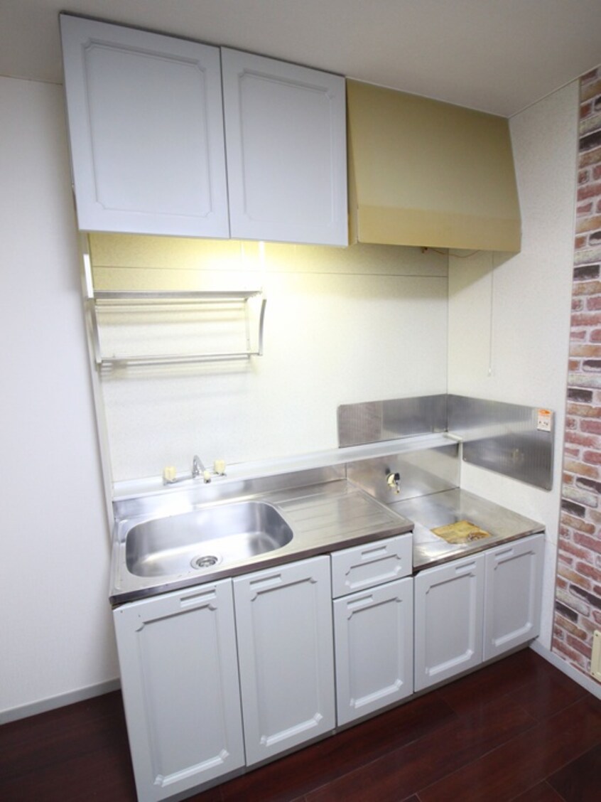 キッチン リバ－サイド西城