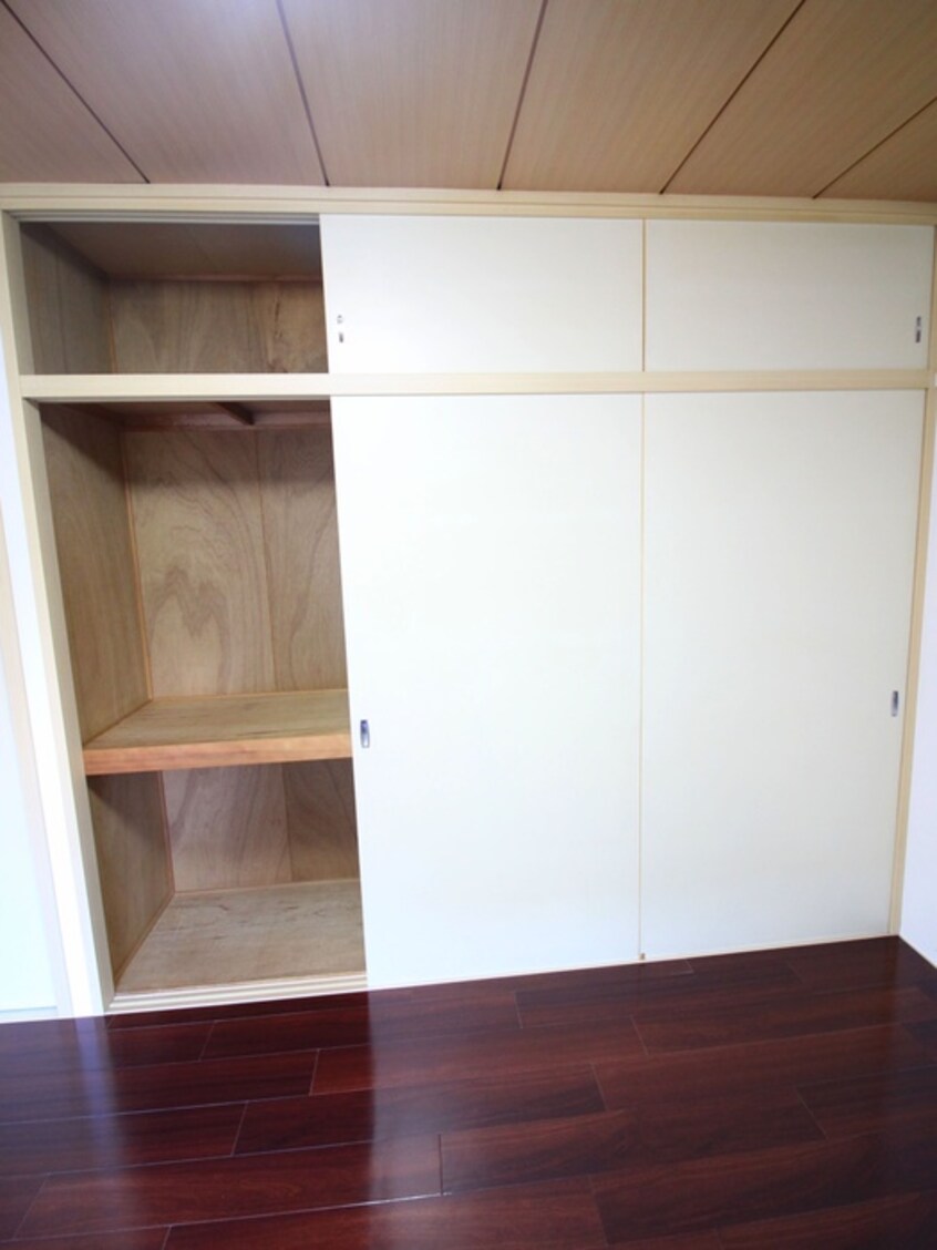 収納 リバ－サイド西城