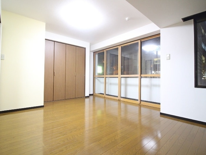 居室 クリスタル山内