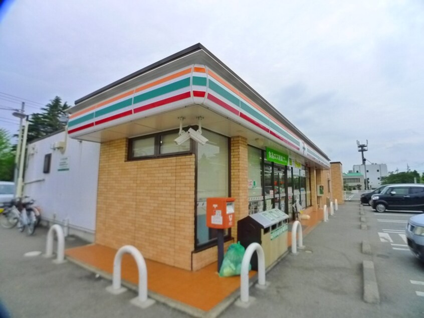 セブンイレブン(コンビニ)まで300m プリムローズA