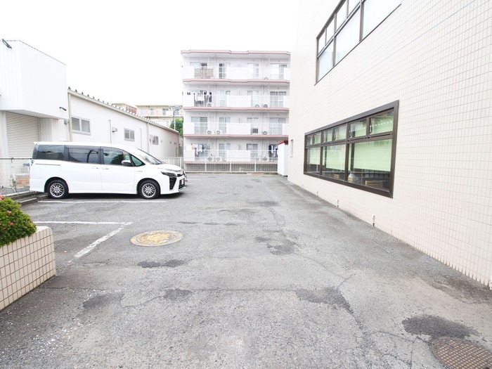 駐車場 メゾンハナブサ
