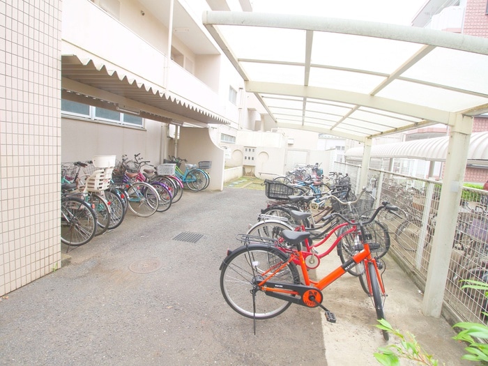 駐輪場 メゾンハナブサ