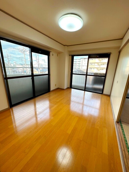 室内からの展望 グランドカ―サ  武蔵野