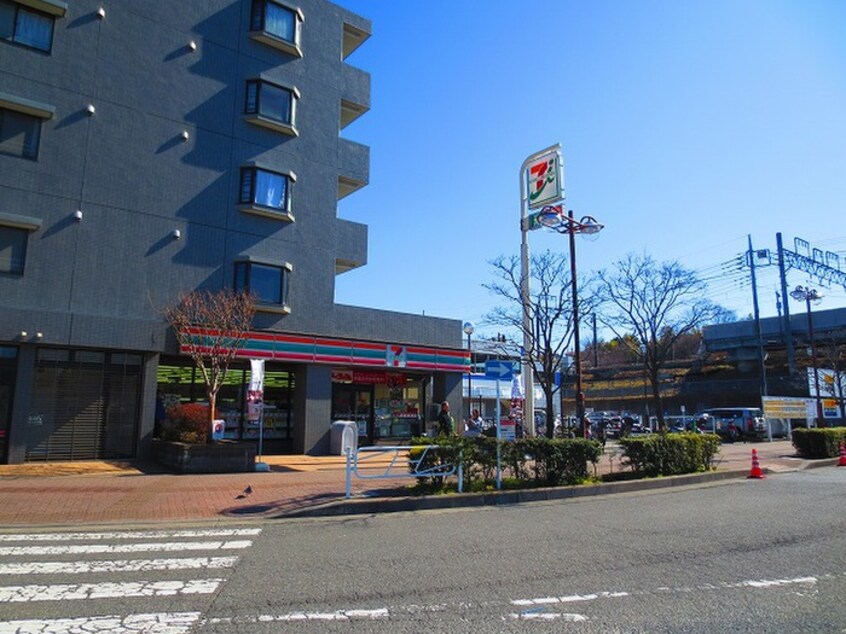 セブンイレブン 八王子片倉駅北口店(コンビニ)まで195m エトワールＢ