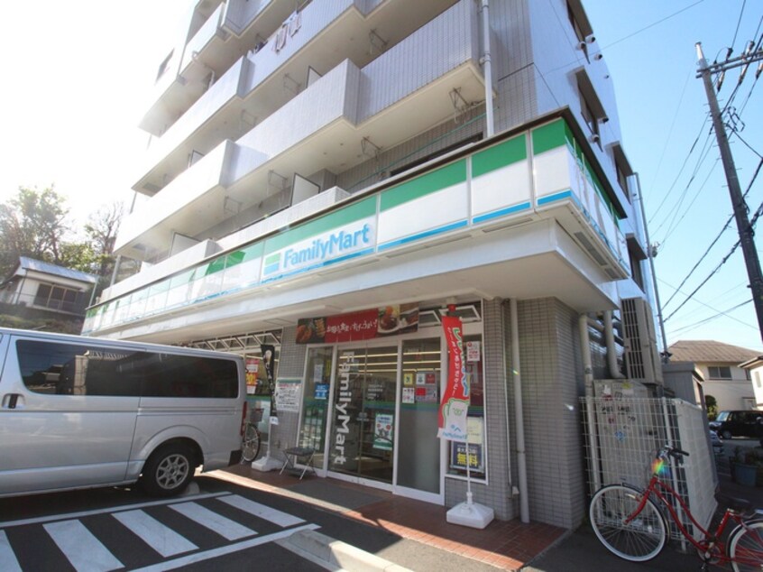 ファミリーマート横浜長津田町店(コンビニ)まで331m アザ－レ・キュリオス長津田Ａ