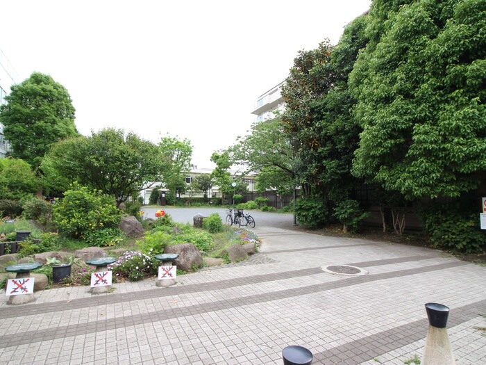 せせらぎ公園(公園)まで351m レジディア多摩川