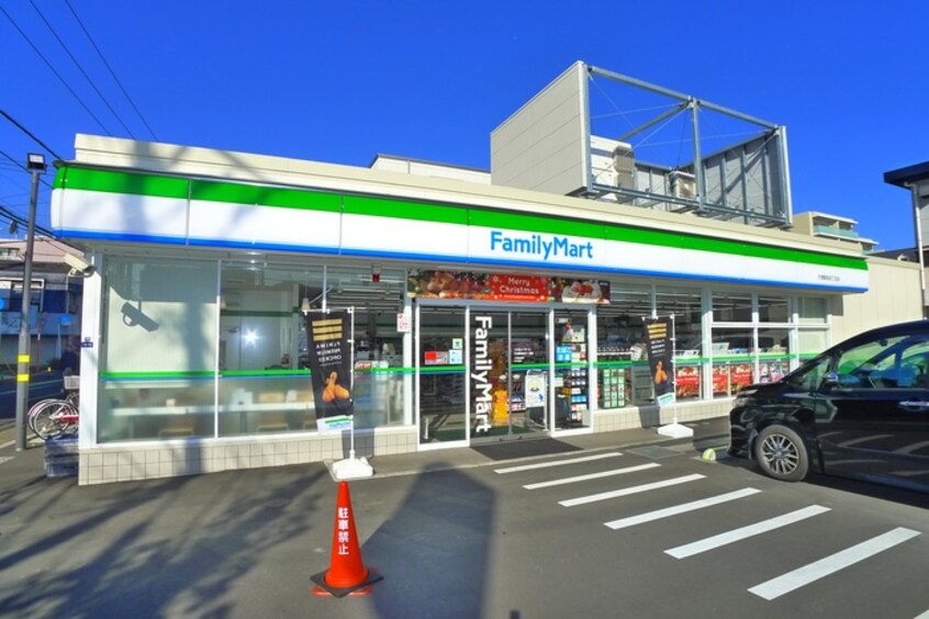 ファミリーマート 行徳駅前四丁目店(コンビニ)まで550m 新浜ハイツ