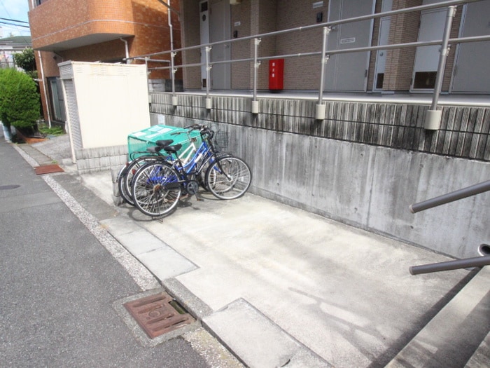 駐輪場 メゾンときわ馬堀海岸