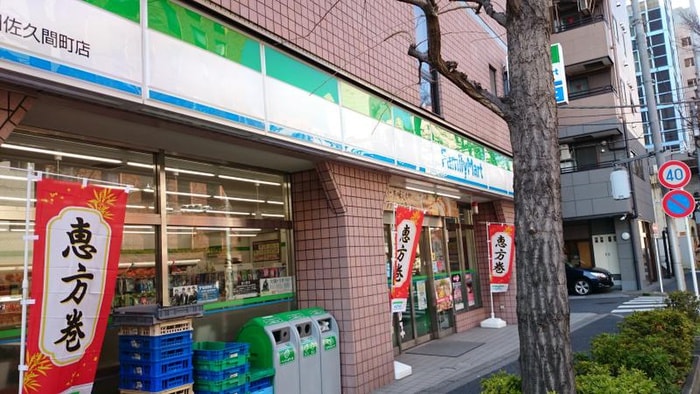 ファミリーマート(コンビニ)まで129m ＺＯＯＭ東神田