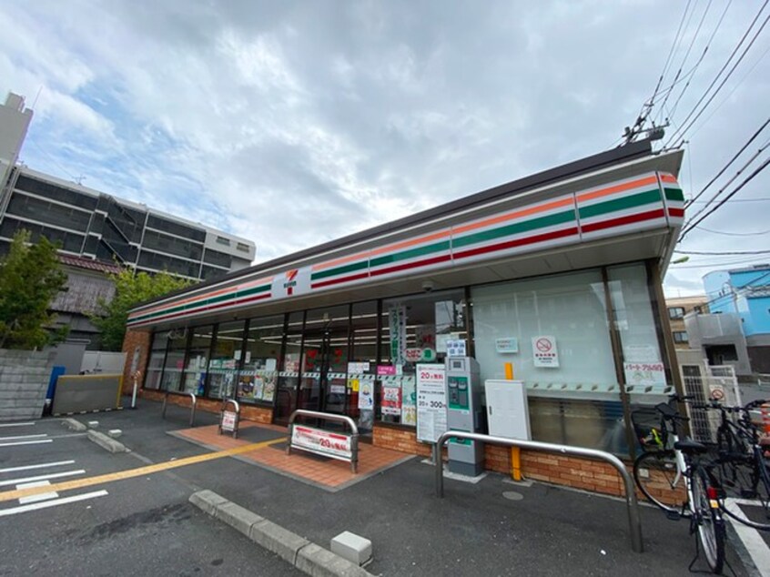 セブンイレブン上馬二丁目店(コンビニ)まで140m 上馬フラワーホーム(209)