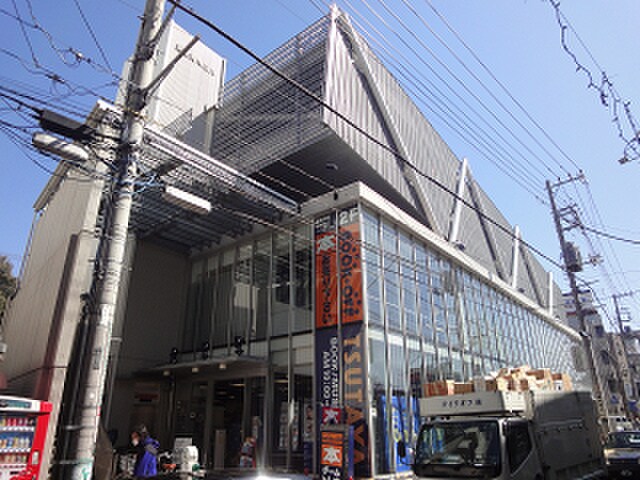 ＴＳＵＴＡＹＡ菊名駅東口店(ビデオ/DVD)まで646m メゾンシノハラ