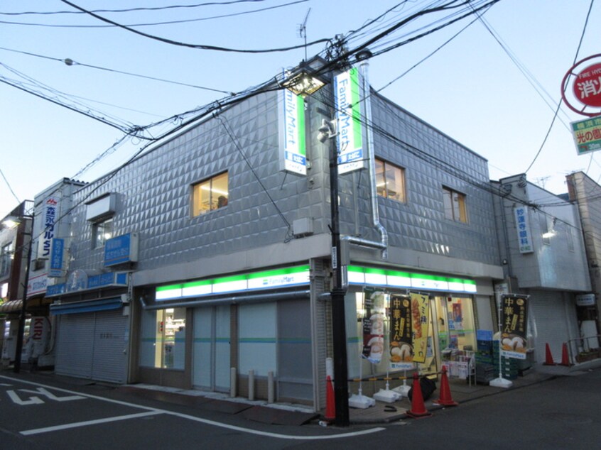 ファミリーマート妙蓮寺駅前店(コンビニ)まで606m サンホワイト