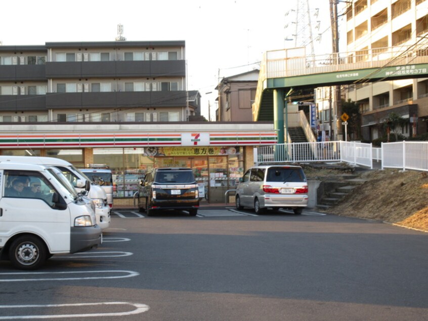 セブンイレブン横浜松見町3丁目店(コンビニ)まで160m サンホワイト