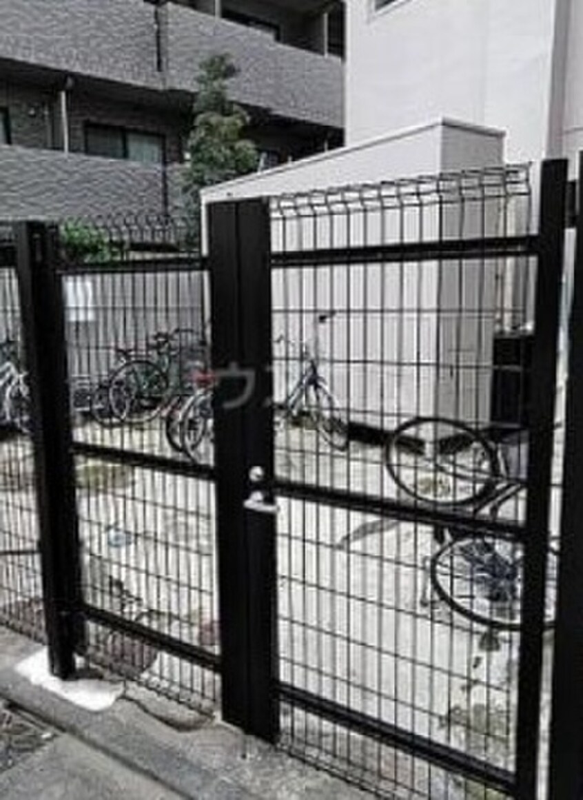 駐輪場 シャモット若林