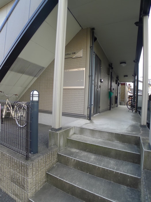 エントランス部分 エテルノ天神