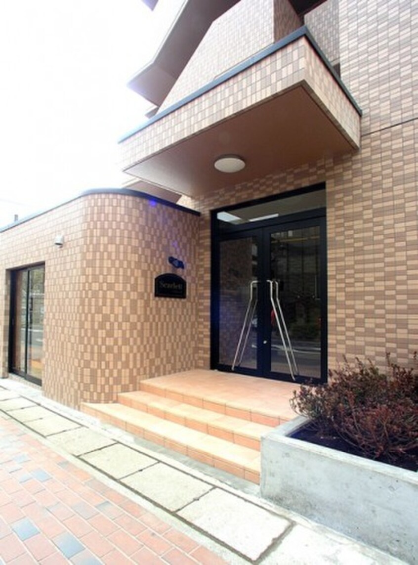 エントランス部分 スカ－レット