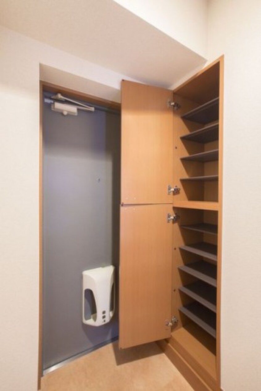 靴箱 スカ－レット