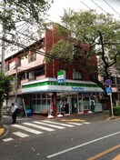 ファミリーマート中野松ヶ丘店(コンビニ)まで275m エスティメゾン哲学堂