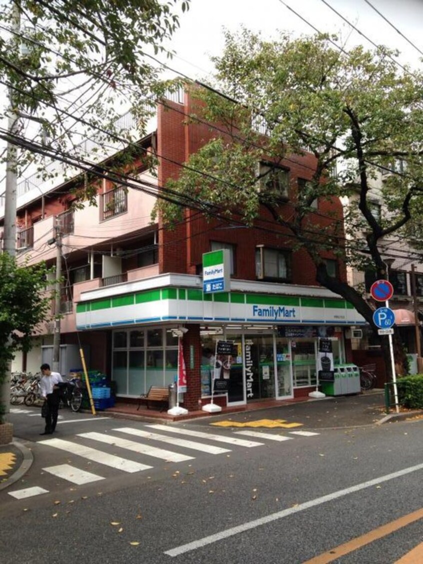 ファミリーマート中野松ヶ丘店(コンビニ)まで275m エスティメゾン哲学堂