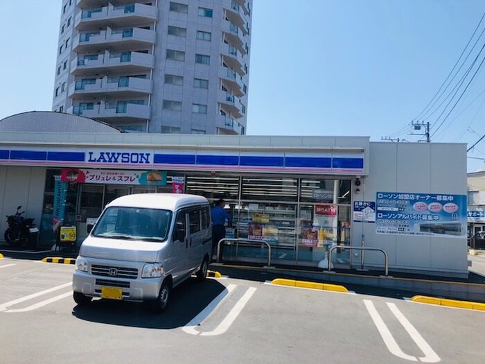 ローソン片瀬海岸1丁目店(コンビニ)まで691m ビラ秀芳Ⅲ