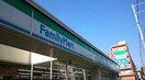 ファミリーマート永田東一丁目店(コンビニ)まで381m メゾンときわ井土ヶ谷