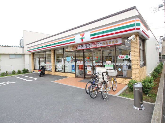 セブンイレブン(コンビニ)まで337m モナーク越谷