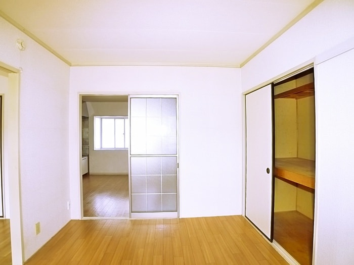 収納 飛の台ﾊｲﾂＡ・Ｂ