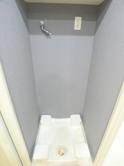 洗濯機置場 グランカーサ綾瀬