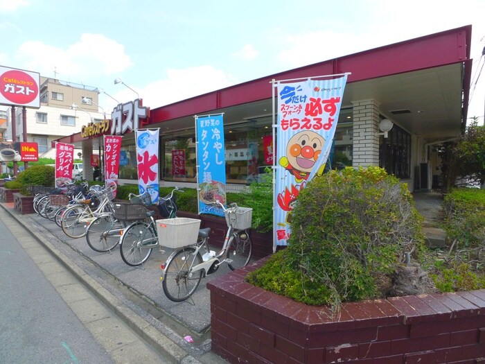 ガスト浦和文蔵店(その他飲食（ファミレスなど）)まで1087m Le.Village