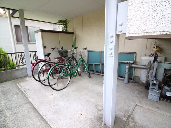 駐輪場 十二番館
