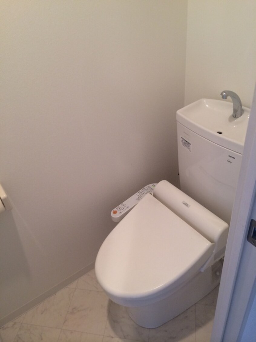 トイレ ＡＵＲＡ ＤＥ ＰＡＲＵＬＥ