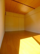 居室 フローラル中尾