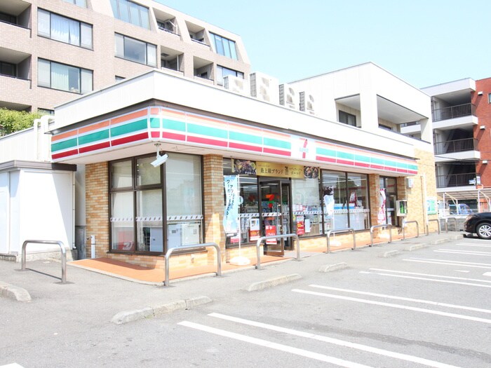 セブンイレブン 横浜恩田町店(コンビニ)まで255m 和興ビルあかね台