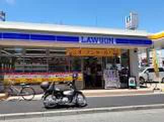 ローソン 根岸店(コンビニ)まで85m ティーリーフ横浜ベイステージ