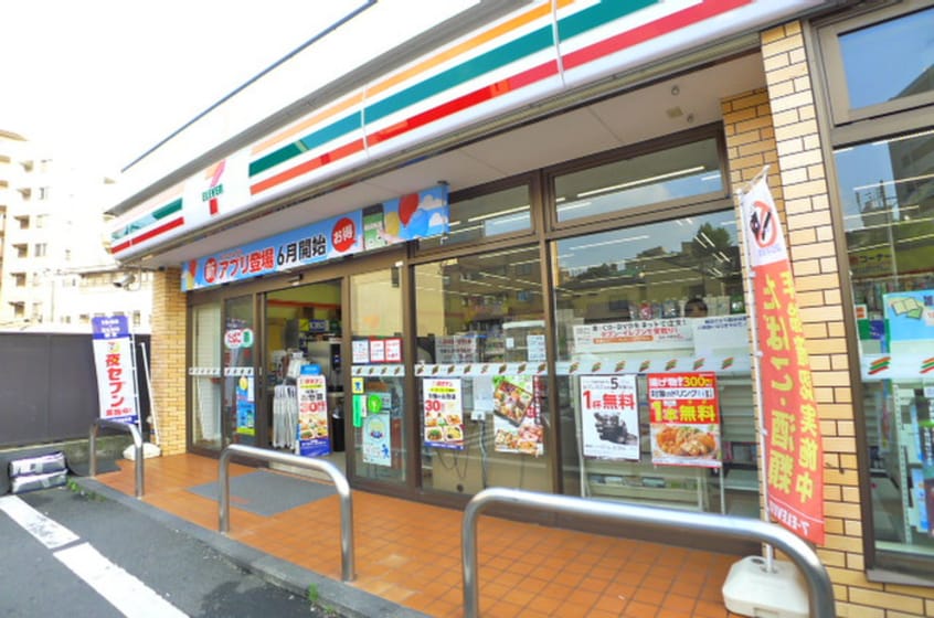 セブンイレブン(コンビニ)まで205m カメリア新目白
