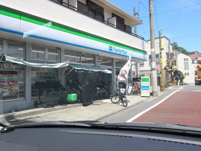 ファミリーマート　宮の坂店(コンビニ)まで197m FARE経堂Ⅱ
